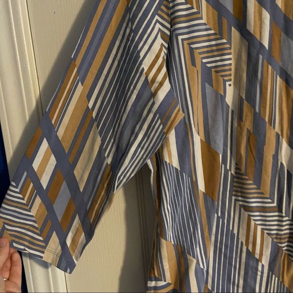 ✨Ruby Rd. NWOT 3/4 Sleeve Tan, Blue & White Blouse Chevon Stripe Studded Top ✨ - Picture 9 of 9